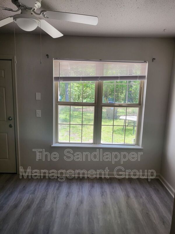 Foto del edificio - 126 Langley Dr