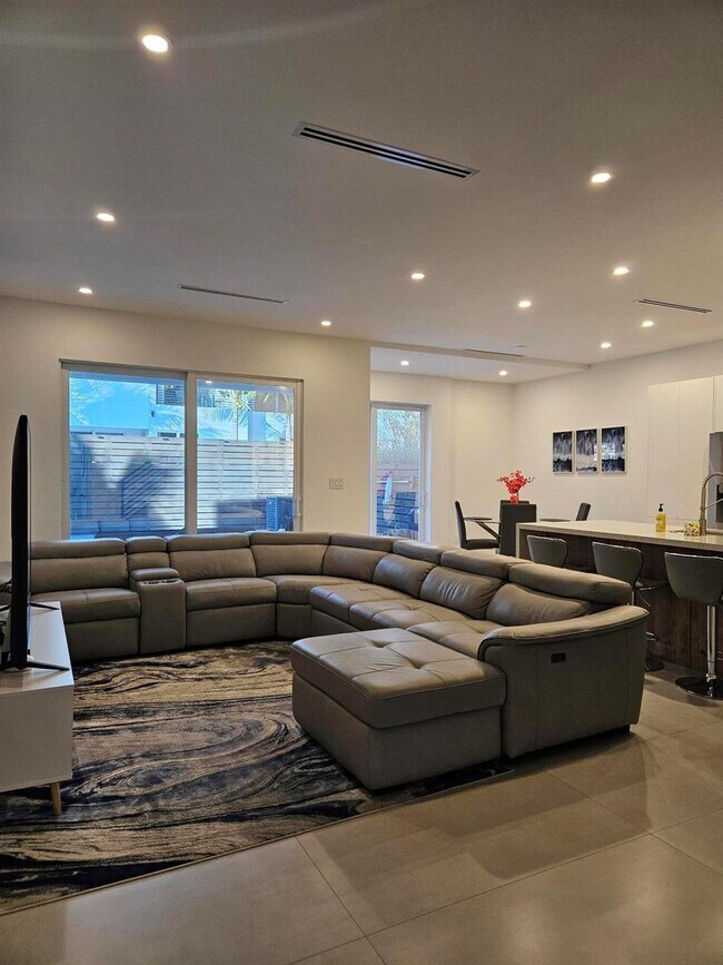 Foto del edificio - 2275 SE 7th St