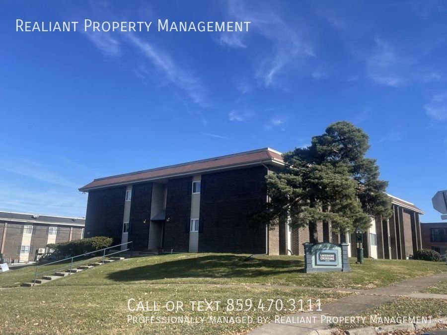 Primary Photo - 208 Lakeshore Dr