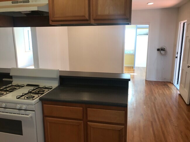 Foto principal - 5362 Monroe St