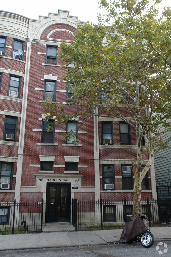 Foto del edificio - 88 Saratoga Ave