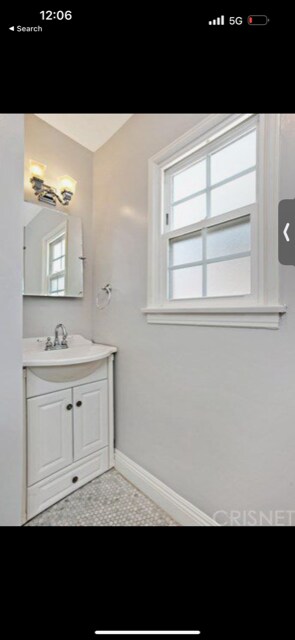 Foto del edificio - 4922 Hayvenhurst Ave