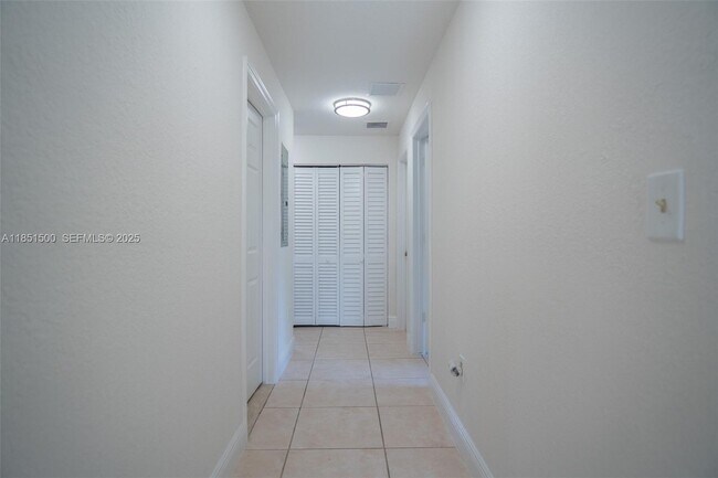 Foto del edificio - 15650 NW 39th Ct