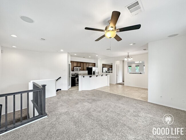 Foto del edificio - Welcoming 2B/2BA Condo with Balcony, In-Unit Laundry and Pool Access.