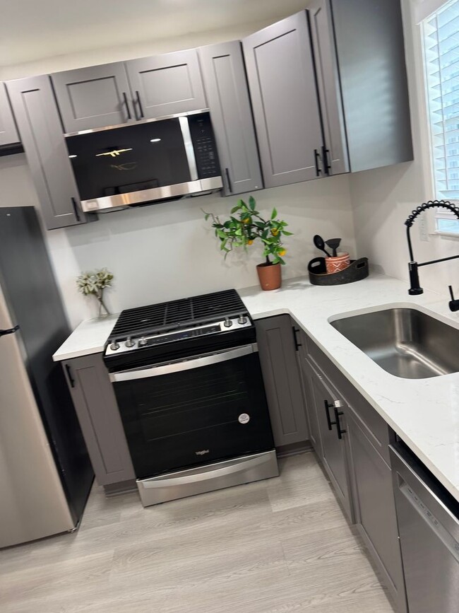 Foto del edificio - 3475 Meadowlane Pl SW