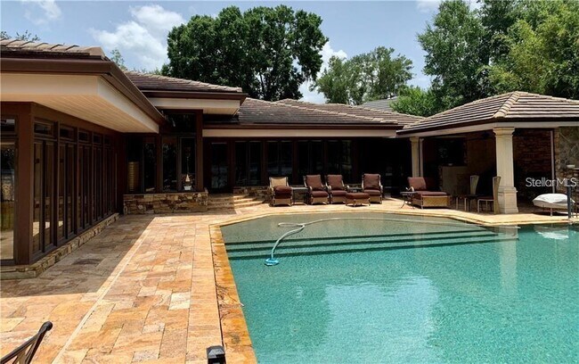 Building Photo - 9826 Lake Louise Dr