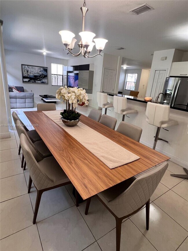 Foto del edificio - 9866 NW 10th St