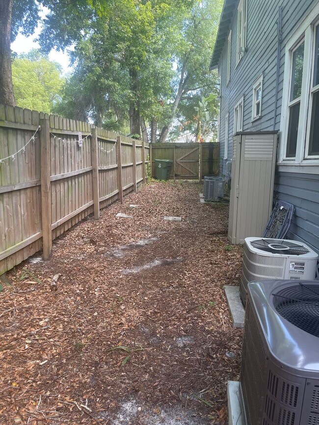 Foto del edificio - 2 BEDROOM 1 BATH LOCATED IN TAMPA HEIGHTS