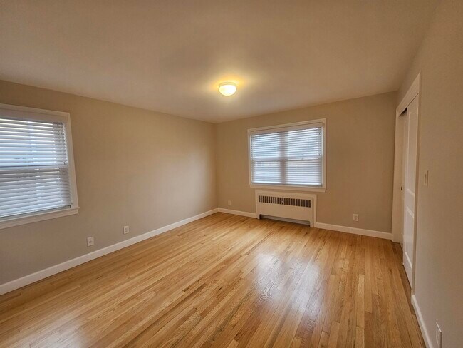 Building Photo - 736 3rd St