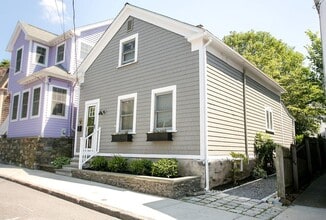 Building Photo - 45 Holland St