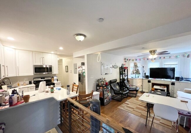 Building Photo - 800 Parker St