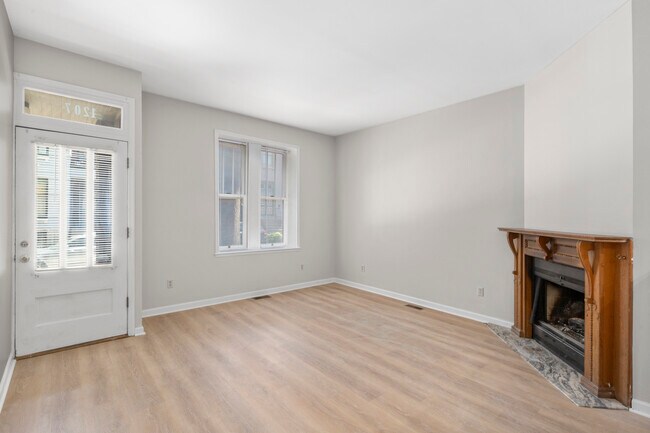 Building Photo - 1207 Mackay Plz