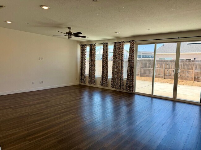 Foto del edificio - Spacious Next-Gen Lennar Home for Rent in the Clovis Unified School District