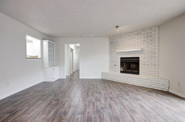 Foto del edificio - 9021 N Rockwell Dr
