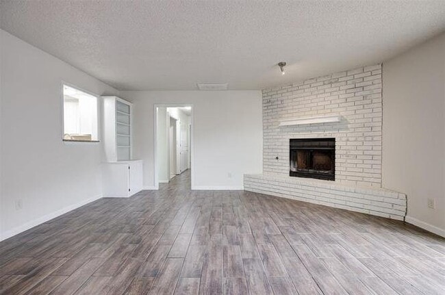 Photo - 9021 N Rockwell Dr Apartment