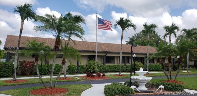 Foto del edificio - 527 Shady Pine Way