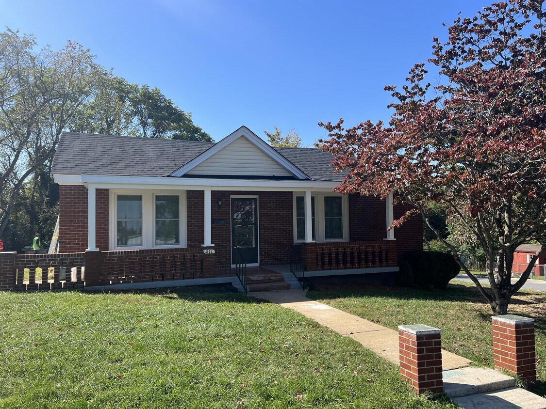 Primary Photo - 411 Hood St