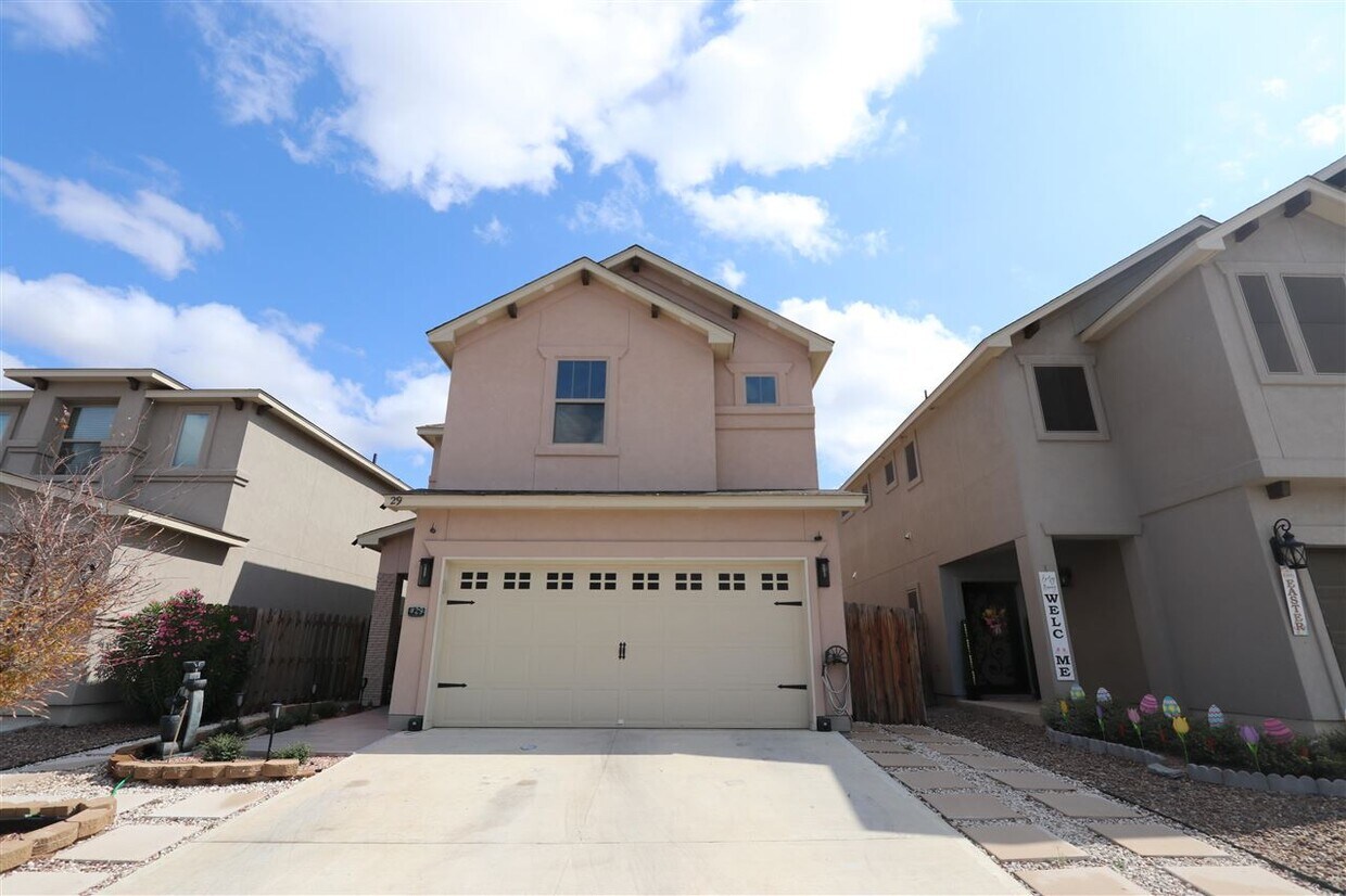 205 Aquero Blvd Unit 29, Laredo, TX 78045 Condo for Rent in Laredo