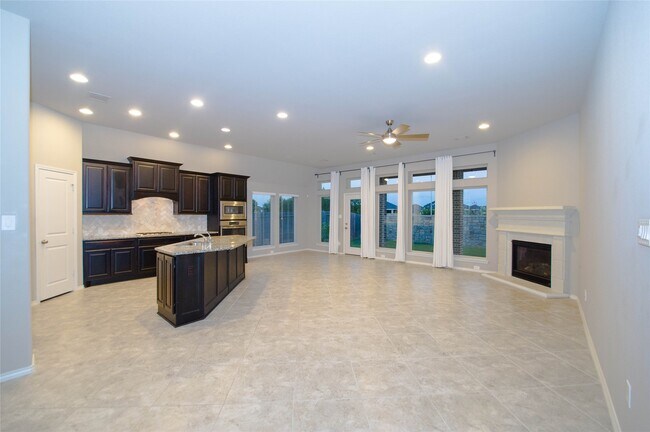 Foto del edificio - 29006 Crystal Rose Ln