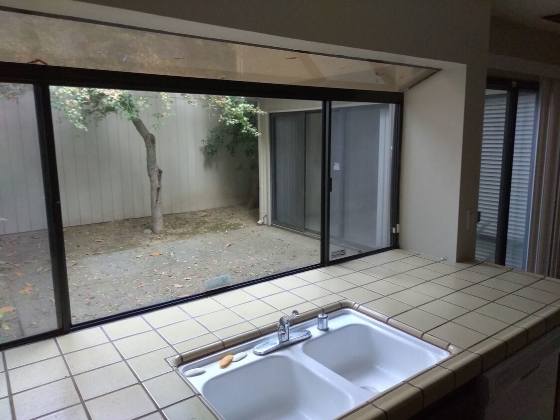 Foto del edificio - 2 br, 2.5 bath House - 208 DUNBARTON CIRCLE -