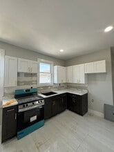 Building Photo - 257 Ellis Ave