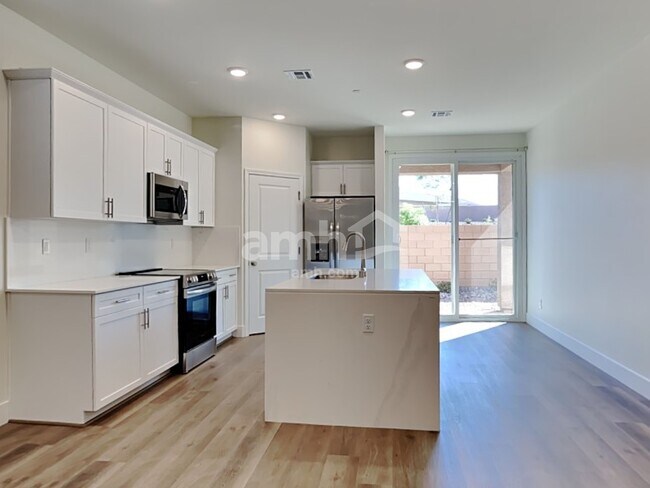 Foto del edificio - 537 Silverbell Falls Pl