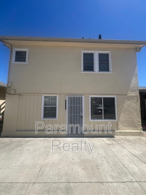 Foto principal - 22075 Montgomery St