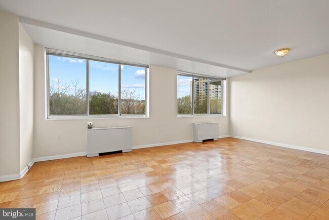 Building Photo - 10401 Grosvenor Pl