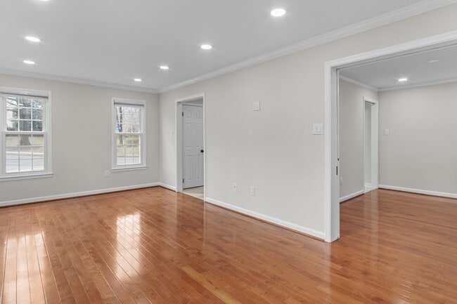 Foto del edificio - Perfectly remodeled four bedroom end unit ...