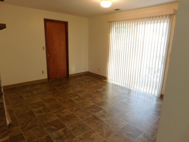 Foto del edificio - 2Bd/1.5Ba Single Story House - For Viewing
