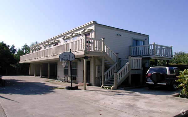 Building Photo - Fourplex & Sfr