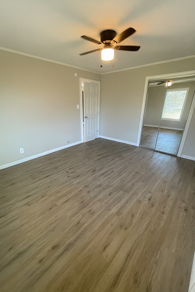 Foto del edificio - 513 W Duncan St