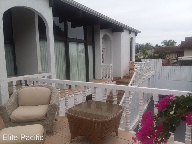Building Photo - 3 br, 2 bath House - 321 Hokulani St