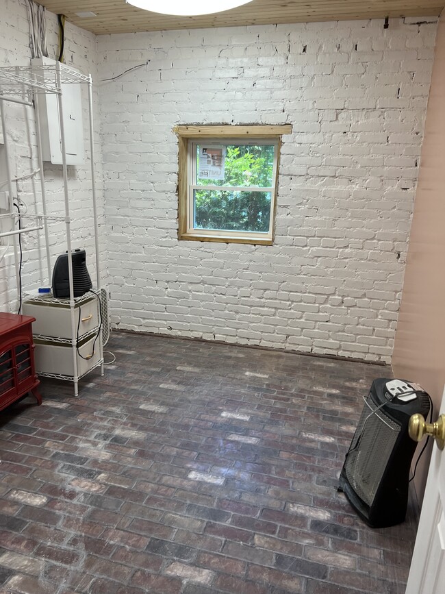 Building Photo - 135 Pigeon St