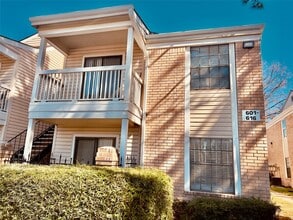 Building Photo - 2750 Holly Hall St