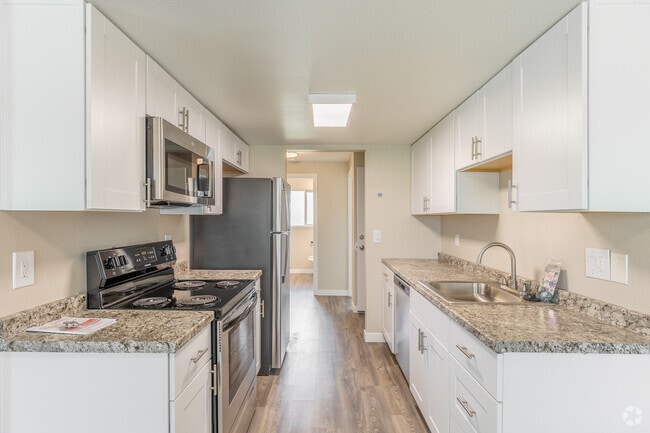 2BR, 1BA - 900SF - Stonecreek Duplexes