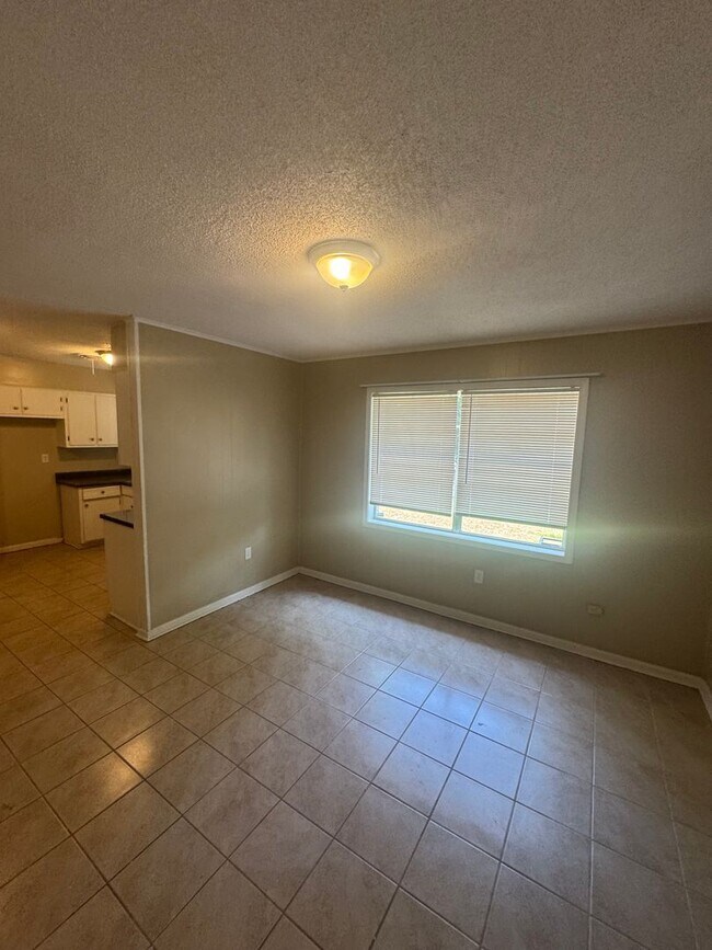 Foto del edificio - 4032 Haliburton St