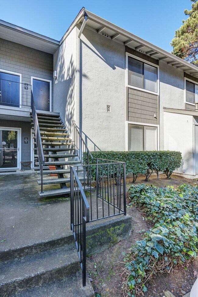 Foto del edificio - Upstairs, 1 bedroom, Benicia Highlands on Cambridge Drive