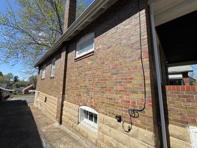 Foto del edificio - 6912 Greenway Ave