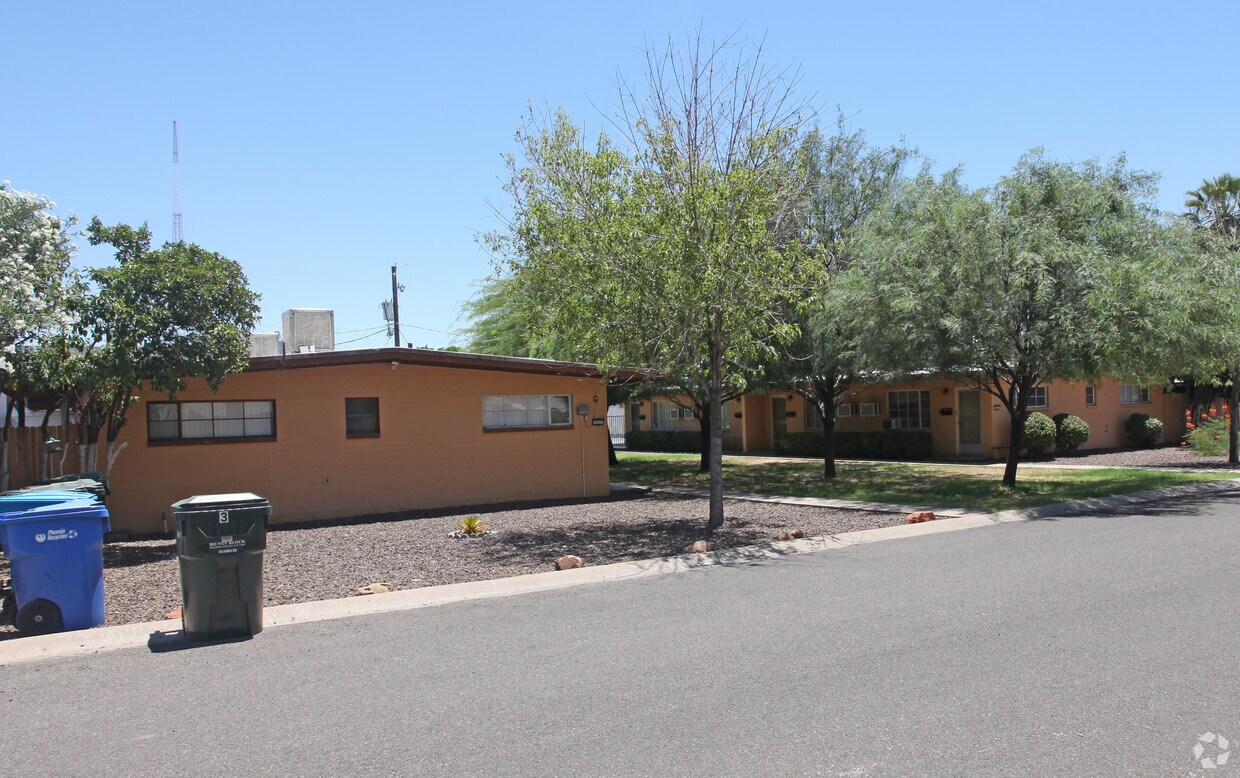 Foto principal - 3633-3637 E Verde Ln
