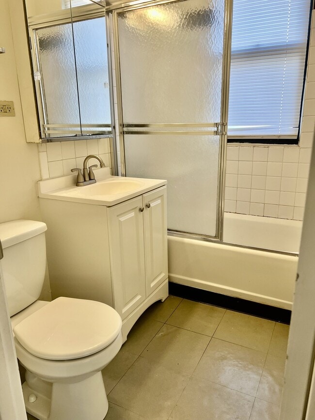 Photo - 5026 W Carmen Ave (Chicago, IL) Apartment