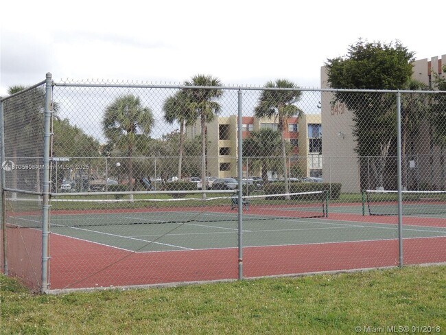 Foto del edificio - 9411 SW 4th St