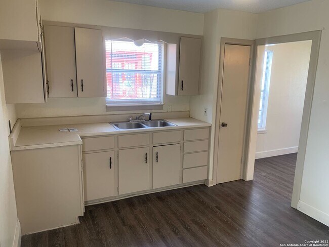 Foto del edificio - 2004 W Mistletoe Ave