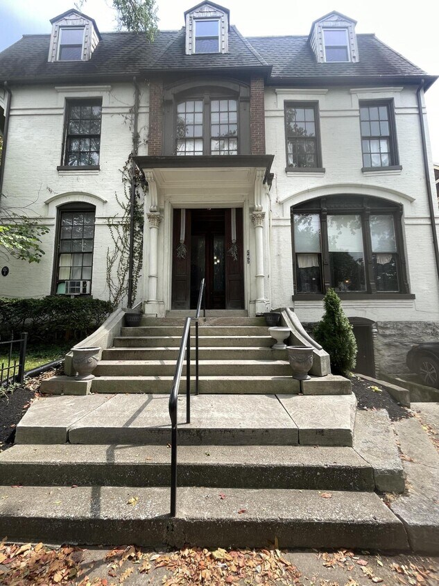 Primary Photo - 262 N Broadway