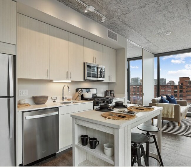 Building Photo - 771 S Clark St