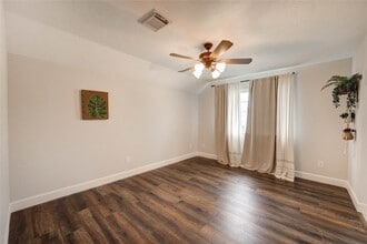 Building Photo - 18719 Glenn Haven Estates Dr