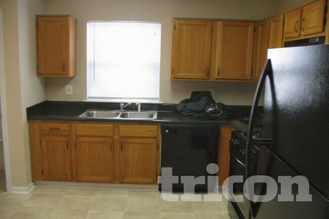 Building Photo - 4393 Westchester Ct