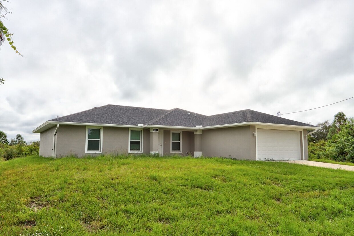 Foto principal - MUST SEE-CUSTOM BUILT-LARGE NEWER CONSTRUT...