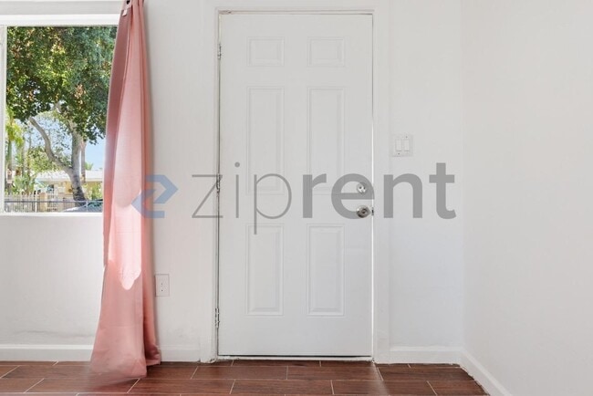 Foto del edificio - 267 N Macy St