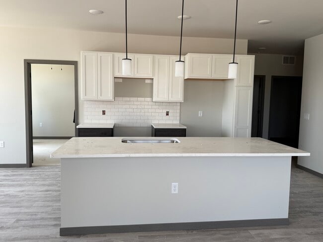 Building Photo - Midpoint Meadows